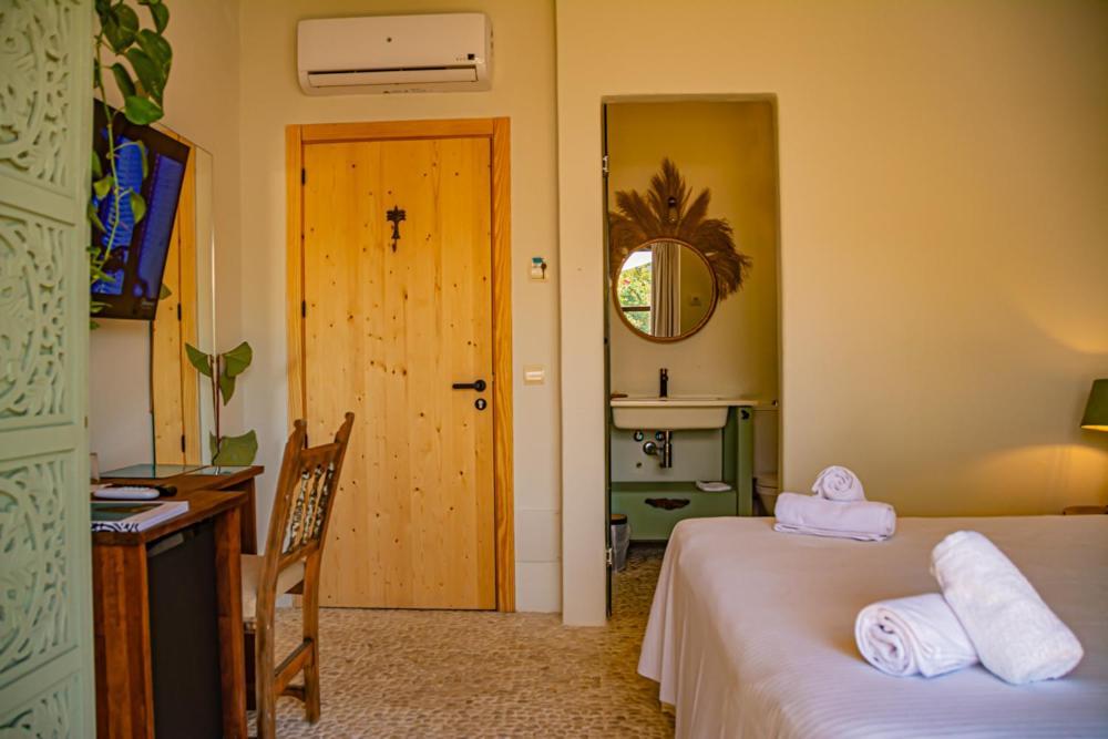 Boutique Hostal La Curandera De Salinas Sant Francesc de s'Estany Exterior photo